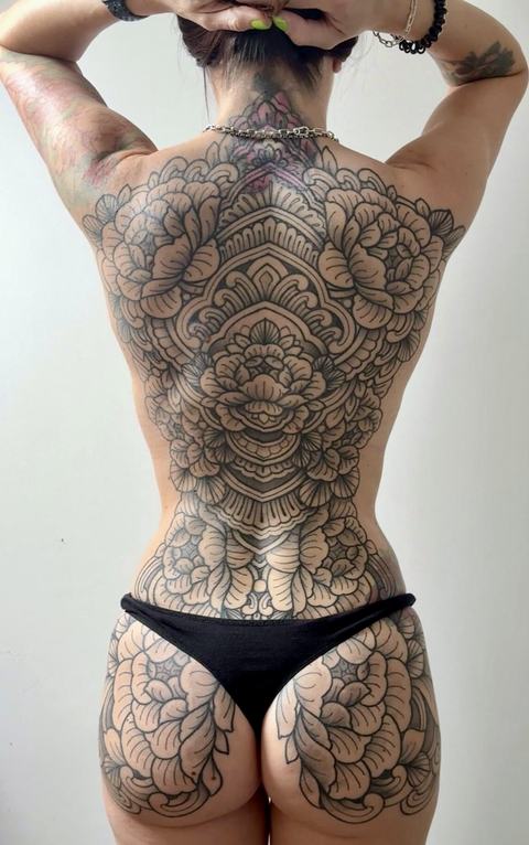 Full ornamental back and hip piece